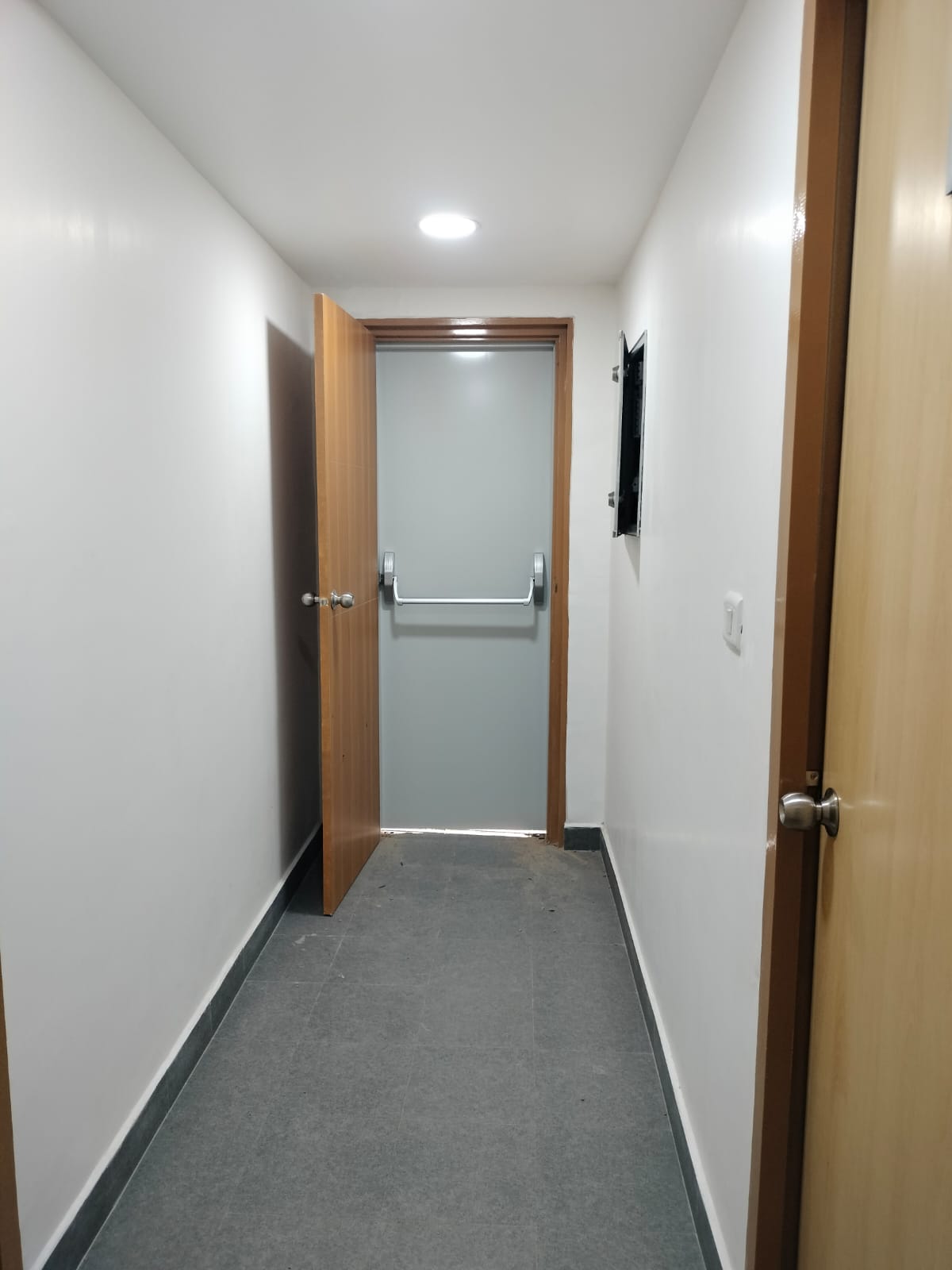 Rolling shutter installation